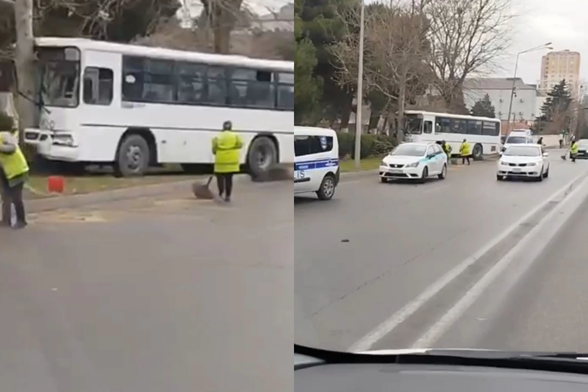 Bakıda sərnişin avtobusu ağaca çırpıldı - VİDEO